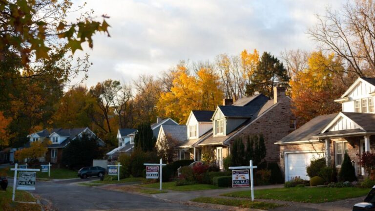 Ontario Sales to New Listings Ratio 2025: Why 42% Matters for Buyers & Sellers